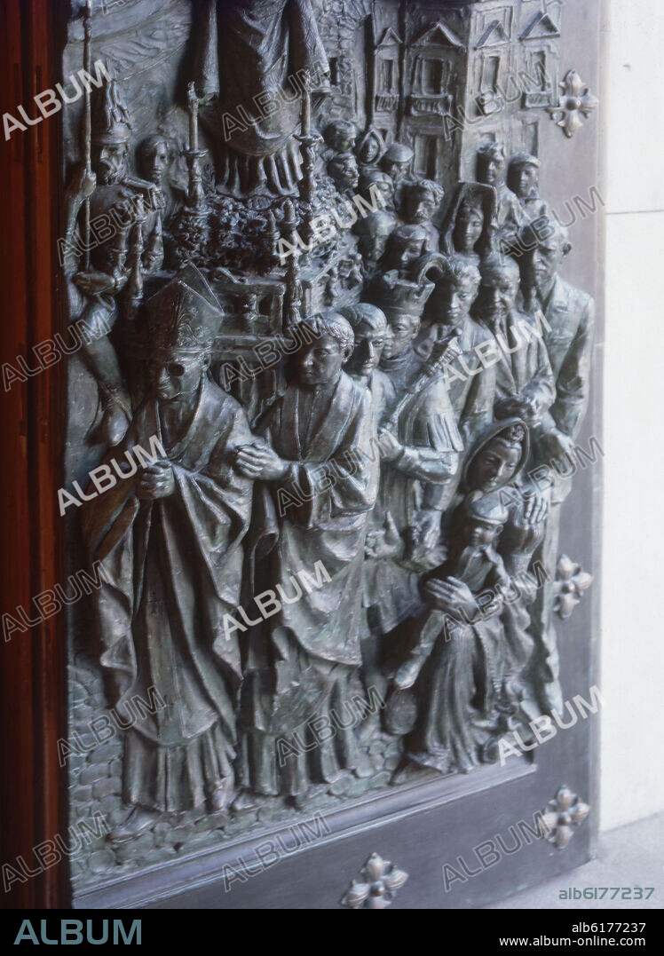LUIS SANGUINO DE PASCUAL (1934-). DET - NUEVA PUERTA DE BRONCE ESCULPIDO DE LA CATEDRAL - 1999.