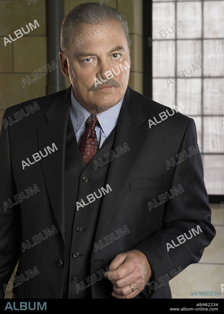 STACY KEACH in PRISON BREAK-TV, 2005, unter der Regie von PAUL SCHEURING. Copyright 20TH CENTURY FOX TV.