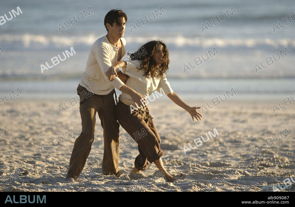 COLIN FARRELL y SALMA HAYEK en PREGÚNTALE AL VIENTO, 2006 (ASK THE DUST), dirigida por ROBERT TOWNE. Copyright PARAMOUNT PICTURES/CRUISE/WAGNER PROD/ASCENDANT PICT/CAPITOL.