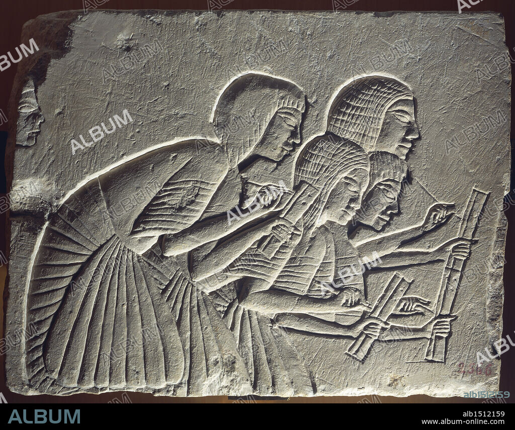 Egyptian civilization, New Kingdom, Dynasty XIX. Scribes writing from dictation. Wall fragment.