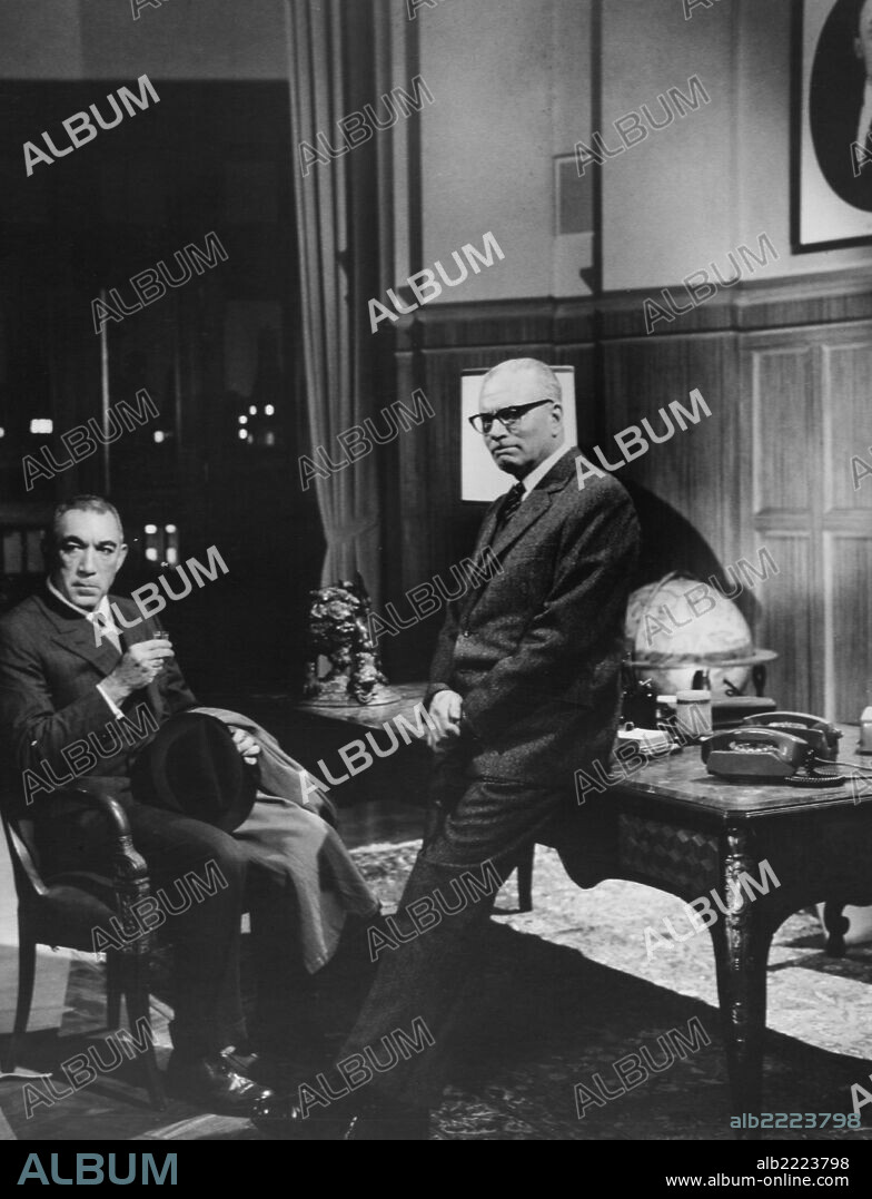 ANTHONY QUINN and LAURENCE OLIVIER in THE SHOES OF THE FISHERMAN, 1968, directed by MICHAEL ANDERSON. Copyright M.G.M.
