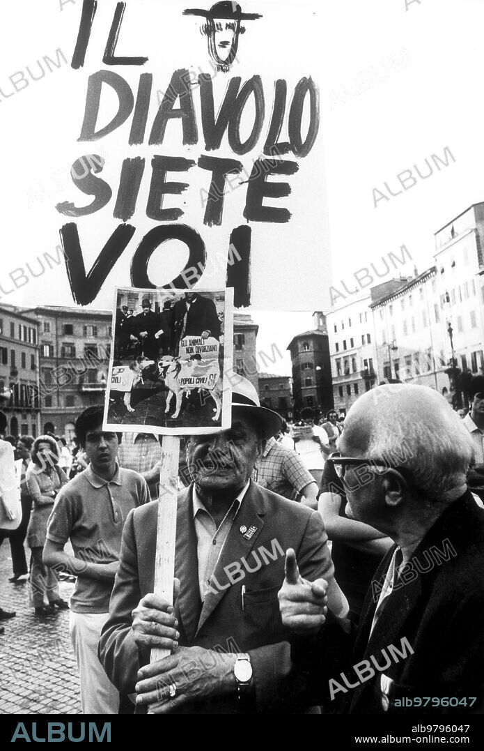 public demonstration, referendum to abrogate the law about divorce, Italy 1974.