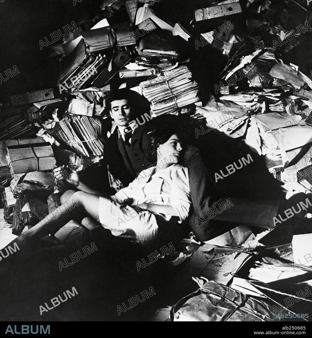 ANTHONY PERKINS and ROMY SCHNEIDER in THE TRIAL, 1962 (LE PROCES), directed by ORSON WELLES. Copyright PARIS EUROPA/FICIT/HISA.