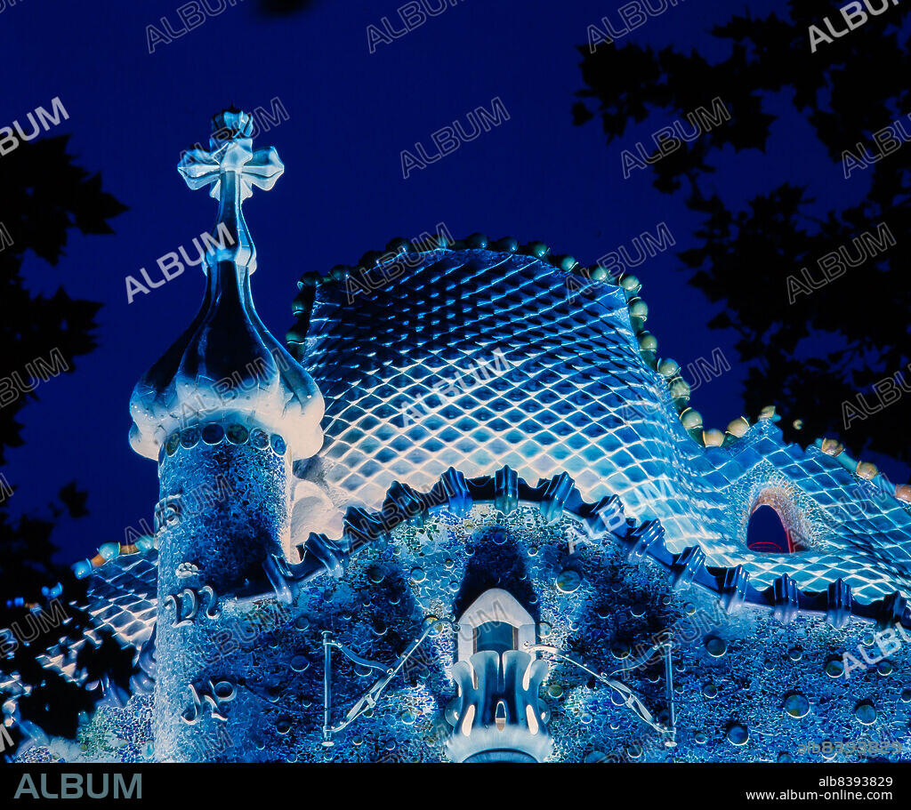 ANTONI GAUDI/ CASA BATLLO, FACHADA. SIGLO XX.