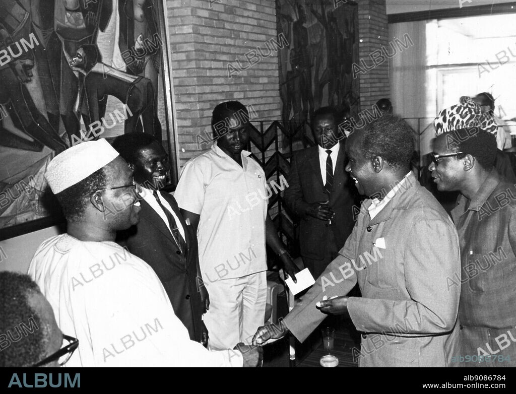10th September 1967: Zambia President Kenneth Kaunda (2nd right) shakes hands with three heads of state in Kinshas's airport as he arrived to participate in the O.A.U summit conference. l-r: Obafemi Awonowo, Vice-President of the Federal Executive Council of Nigeria: Dr. Milton Obote of Uganda; Kenya Vice-President Arap Mai (dressed in white). Behind Kaunda is Congo President, General Mobutu.
