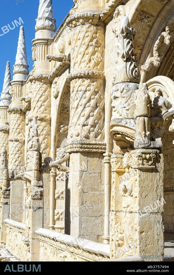 Sculpture, Courtyard of the two-storied cloister, Mosteiro dos Jeronimos (Monastery of the Hieronymites), UNESCO World Heritage Site, Belem, Lisbon, Portugal, Europe.