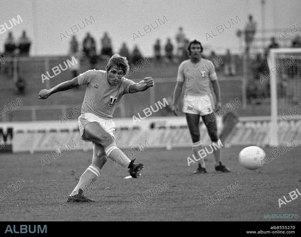 MALMÖ 1976-08-19. Anders "Puskas" Ljungberg, hårdskjutande spelare i Malmö FF, i bagrunden Krister Kristensson . Foto: Torbjörn Andersson / EXP / TT / Kod 4 . ** AFTONBLADET OUT **.