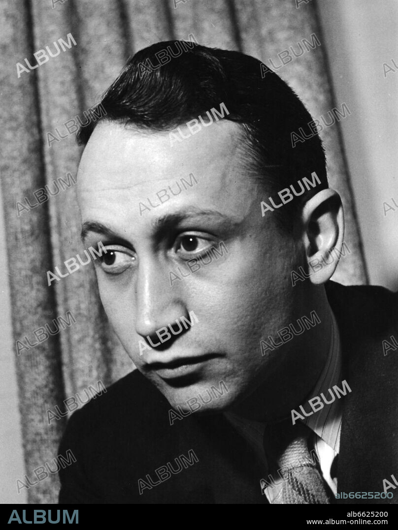 Author Norman Cousins in 1946. Portrait by photographer Fred Stein (1909-1967) who emigrated 1933 from Nazi Germany to France and finally to the USA. 1946