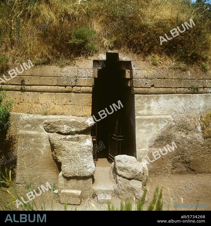 Cerveteri - Caere (Latium, Italien), Banditaccia-Nekropole. (etruskische Gräber, 7.-3. Jahrhundert v. Chr.). Eingang zu einem Tumulus. Foto, undat.