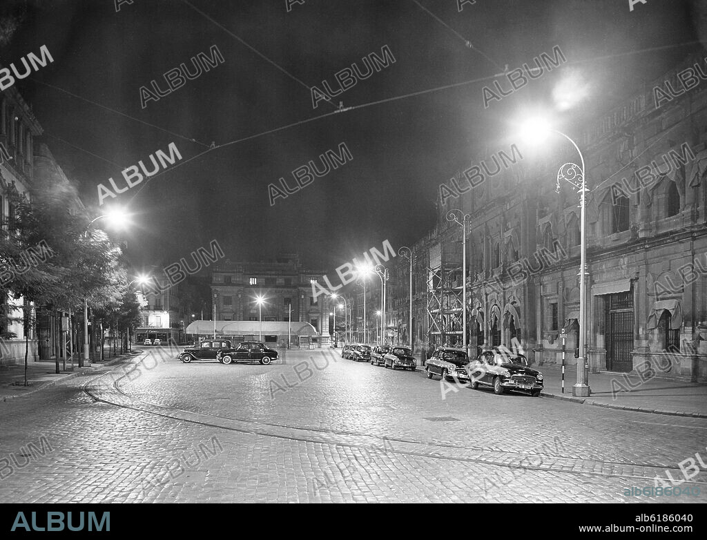 DIEGO DE RIAÑO (1495-1534). FACHADA DEL AYUNTAMIENTO DE SEVILLA A LA PLAZA DE SAN FRANCISCO - SIGLO XVI -  FOTOGRAFIA EN BLANCO Y NEGRO - AÑOS 50.