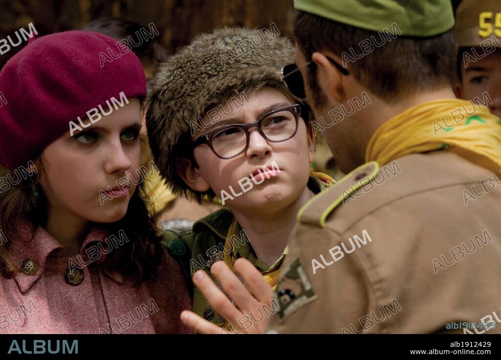 JARED GILMAN et KARA HAYWARD dans MOONRISE KINGDOM, 2012, réalisé par WES ANDERSON. Copyright INDIAN PAINTBRUSH.