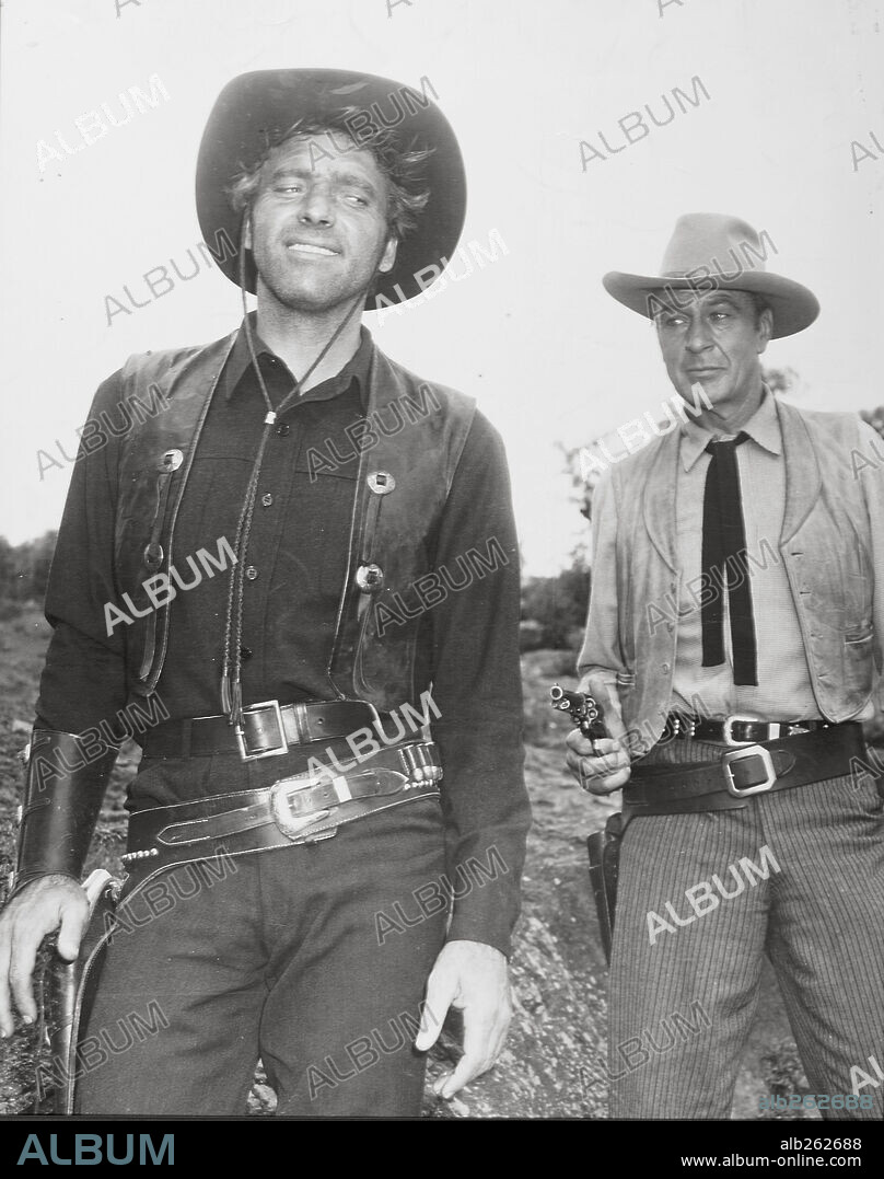 BURT LANCASTER y GARY COOPER en VERACRUZ, 1954 (VERA CRUZ), dirigida por ROBERT ALDRICH. Copyright UNITED ARTISTS.