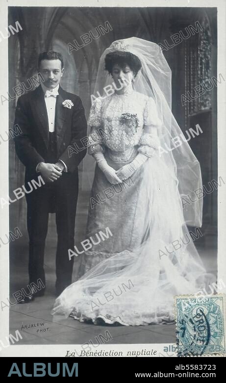 Love and marriage / wedding:. bridal couple. "La bénédiction nuptiale" (the wedding blessing). Phtoo postcard (Arialev), Paris (Marque Étoile, série No. 3027) 1907. Paris, private collection. Paris, Private Collection.