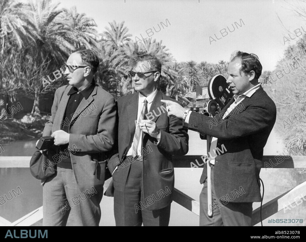 IRAK 1967.. Not. De båda Panorama producenterna Ilgars Linde och Henry Christensson med filmfotografen Bengt Nilsson vid Shatt al-Arab i Irak Anm. Fotografer Filmkameror Producenter Profiler Solglasögonm Publ. i RiR 21/67 Publ. i Etermediernas bok Spegla, granska, tolka Sid.167 CD 155 persons: HENRY CHRISTENSSON;BENGT NILSSON;ILGARS LINDE sites: SVERIGE*;IRAK.