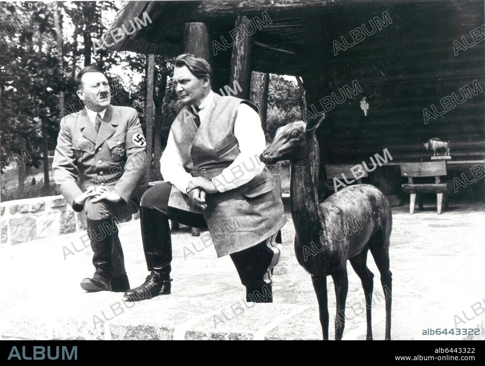 Hitler, Adolf; Politiker (NSDAP); 1889-1945.-Hitler bei einem Besuch Görings auf dessen Anwesen Carinhall in der Schorfheide.-Foto, 5. Juli 1937.