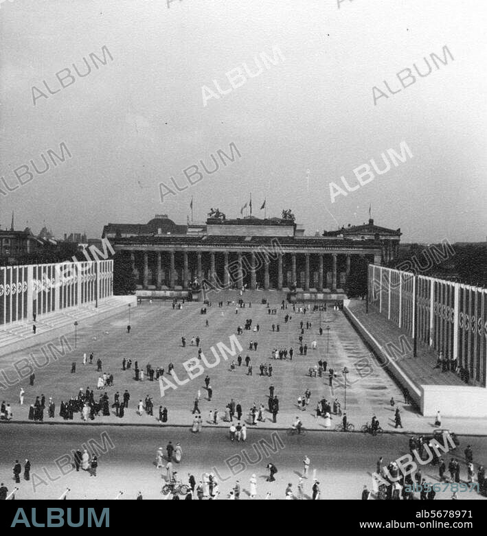 Berlin-Mitte, Lustgarten. - View from a balcony of the Berliner Schloss of the Lustgarten decorated with flags during the 1936 Summer Olympics in Berlin.- Photo. 9.8.1936.