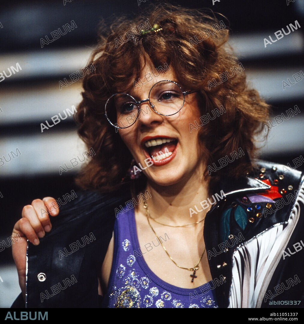 Maggie Mae, German pop singer, sings her song "Rock'n'Roll Cowboy" during an appearance on the ZDF hit parade in Berlin, Germany 1981.