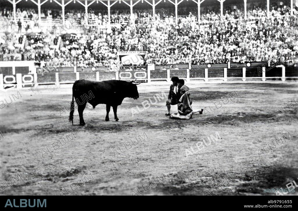 15 agosto 1912. Orihuela, Celita y Gordet después de torear al Alimon
Foto -  Mateo.
