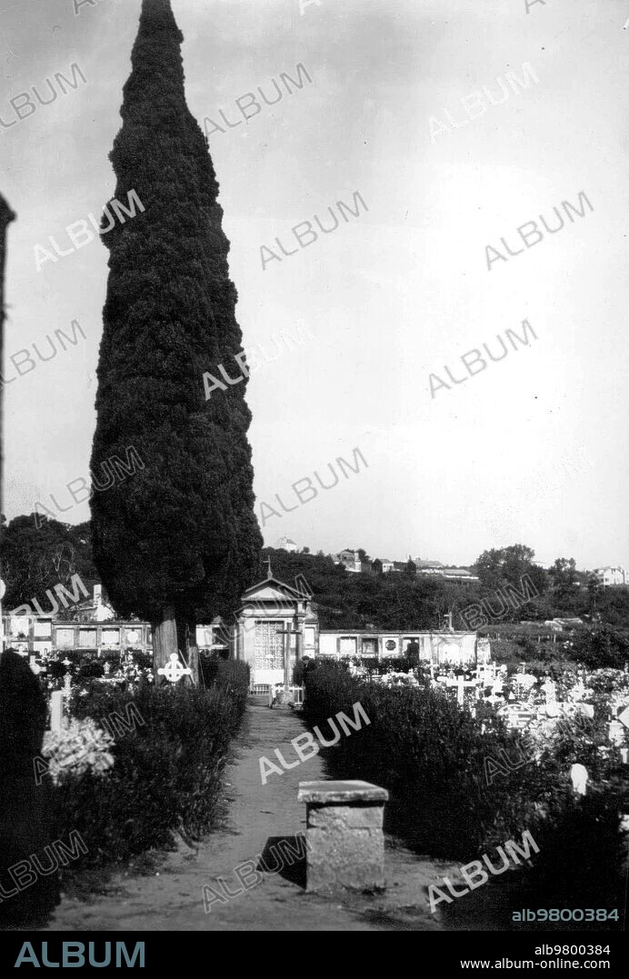 1930. Vista parcial del cementerio de santa Cristina de Lavadores, en Vigo.