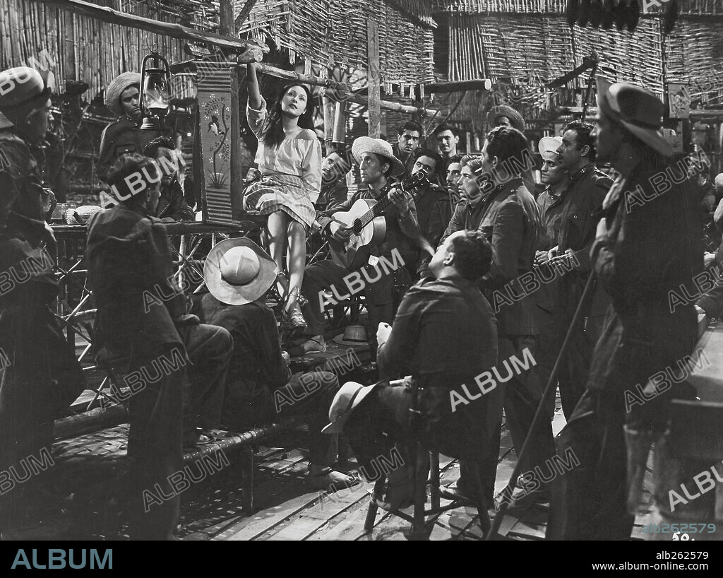 LOS ULTIMOS DE FILIPINAS, 1945, dirigida por ANTONIO ROMAN. Copyright ALHAMBRA-CEA.