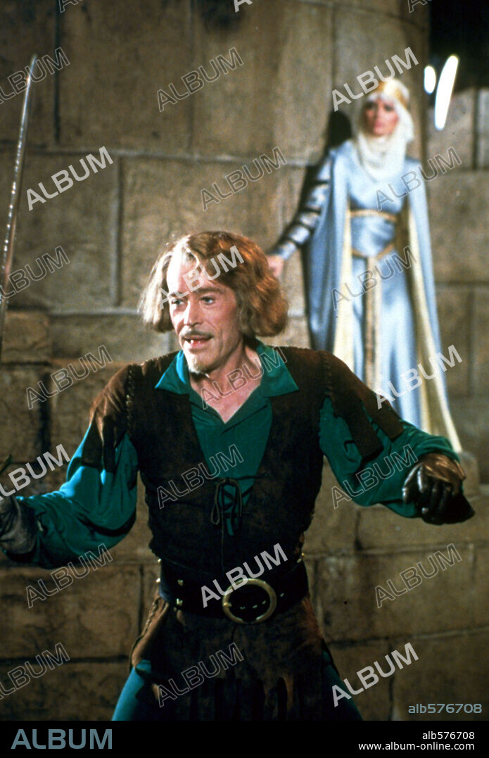 PETER O'TOOLE in MY FAVORITE YEAR, 1982, directed by RICHARD BENJAMIN. Copyright M.G.M/UNITED ARTIST.