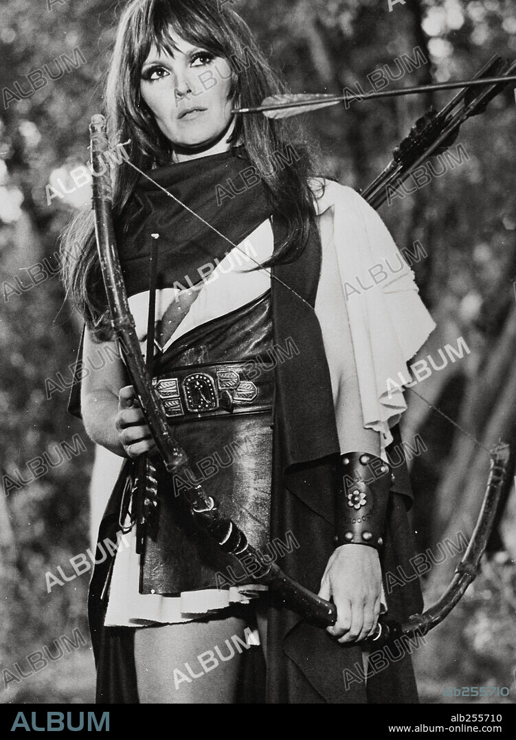 SABINE SUN en LAS AMAZONAS, 1974 (LE GUERRIERE DAL SENO NUDO), dirigida por TERENCE YOUNG.