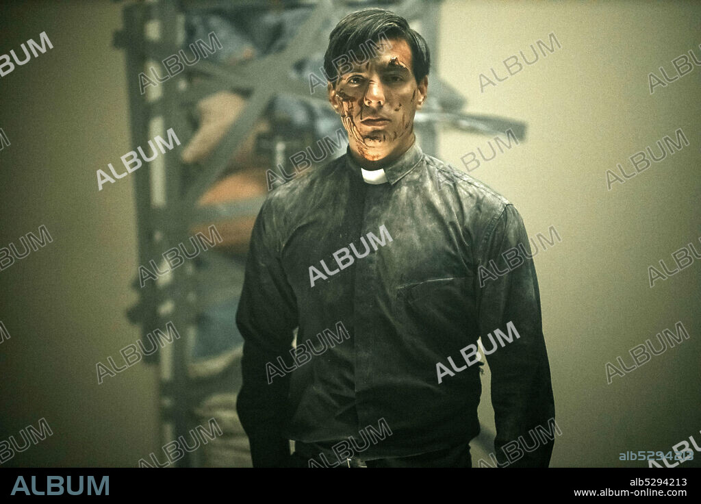 VADHIR DERBEZ en THE SEVENTH DAY, 2021, dirigida por JUSTIN P. LANGE. Copyright VOLTAGE PICTURES.