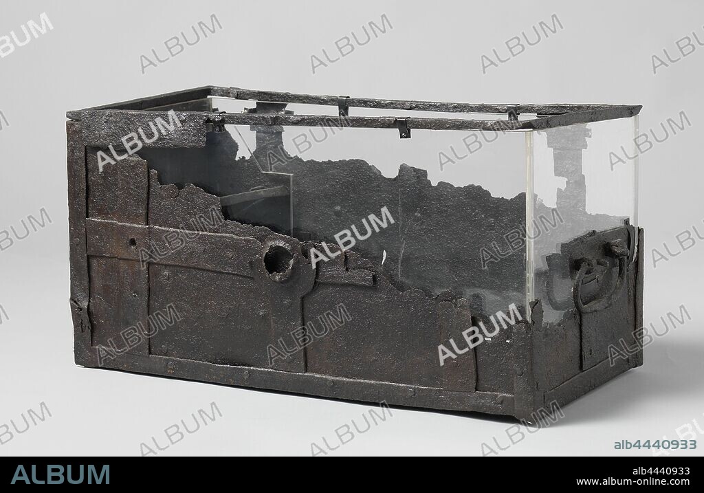 Iron shop box online