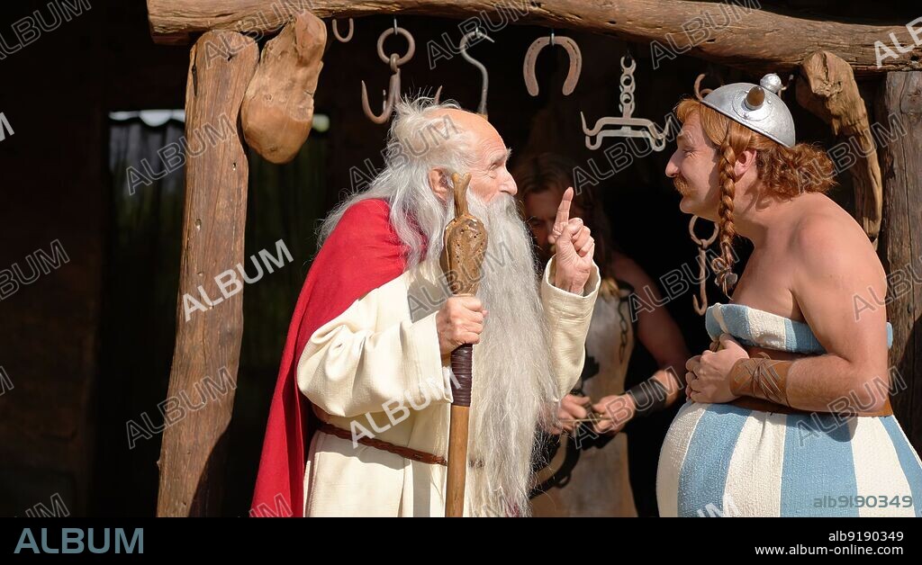 GILLES LELLOUCHE dans ASTERIX ET OBELIX: L'EMPIRE DU MILIEU, 2023, réalisé par GUILLAUME CANET. Copyright es Editions Albert René.