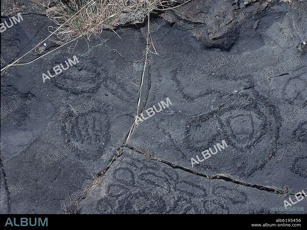 PETROGLIFO GUANCHE - INSCRIPCION DE ALFABETO LIBICO-BEREBER - S XV.