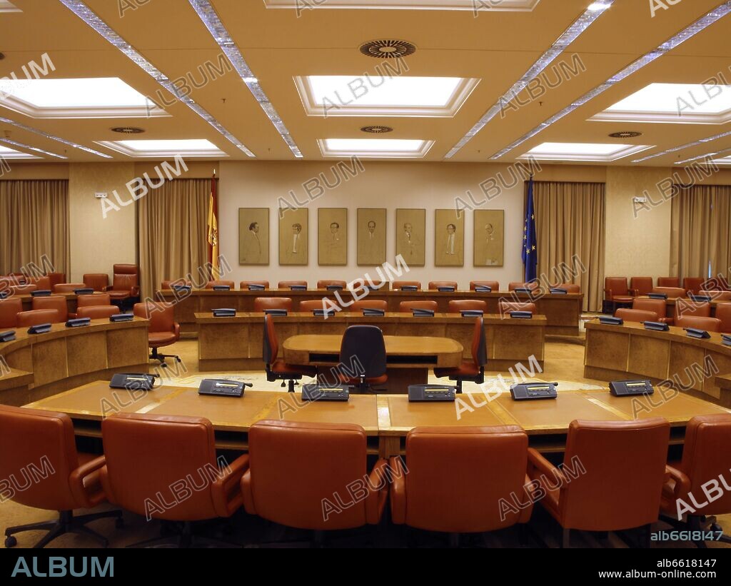 SALA DE LOS PADRES DE LA CONSTITUCION DE 1978 EN EL CONGRESO DE LOS DIPUTADOS CON EL POLIPTICO AL FONDO.
