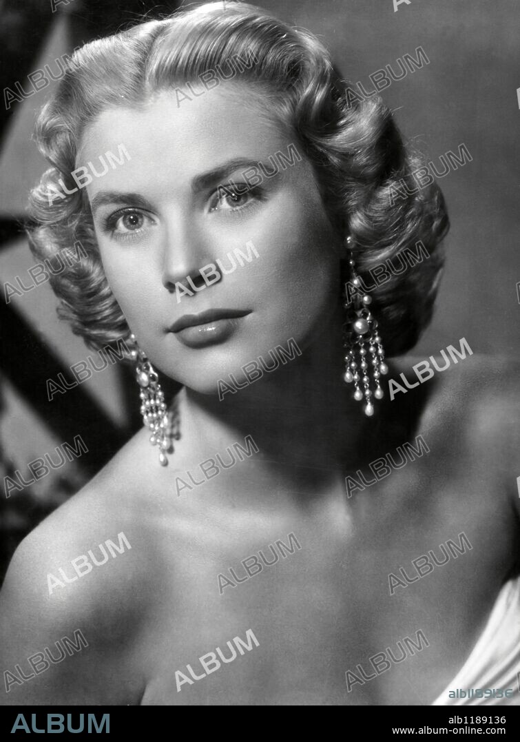 GRACE KELLY en CRIMEN PERFECTO, 1954 (DIAL M FOR MURDER), dirigida por ALFRED HITCHCOCK. Copyright WARNER BROS.