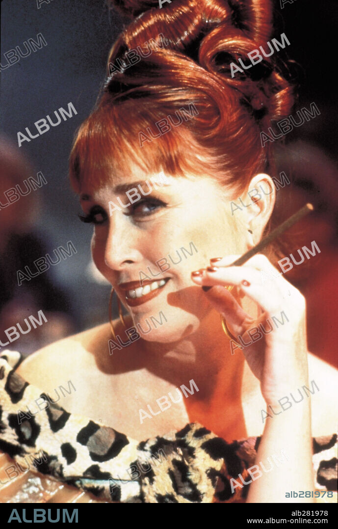 VERONICA FORQUE en DE QUE SE RIEN LAS MUJERES, 1997, dirigida por JOAQUIN ORISTRELL. Copyright SOGETEL/BOCABOCA PRODUCCIONES, S.A.