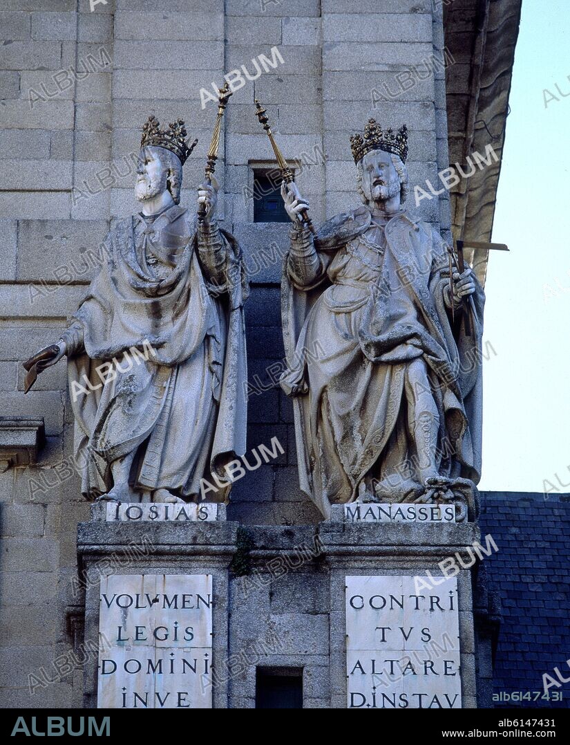 AUTOR LIBRE 01307. IGLESIA-EXTERIOR-ESTATUAS DE LOS REYES JOSIAS Y MANASSES EN FACHADA.