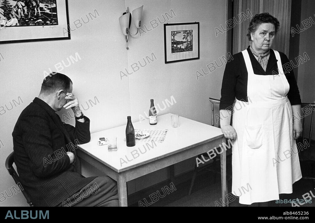 ARKIV SLÖINGE 19640115. Anni Möller är värdinna på Slöinge hotell där den mördade taxiföraren Erik Bengtsson bodde i 33 år.. Foto: Expressen / TT / Kod: 192. **AFTONBLADET OUT**.