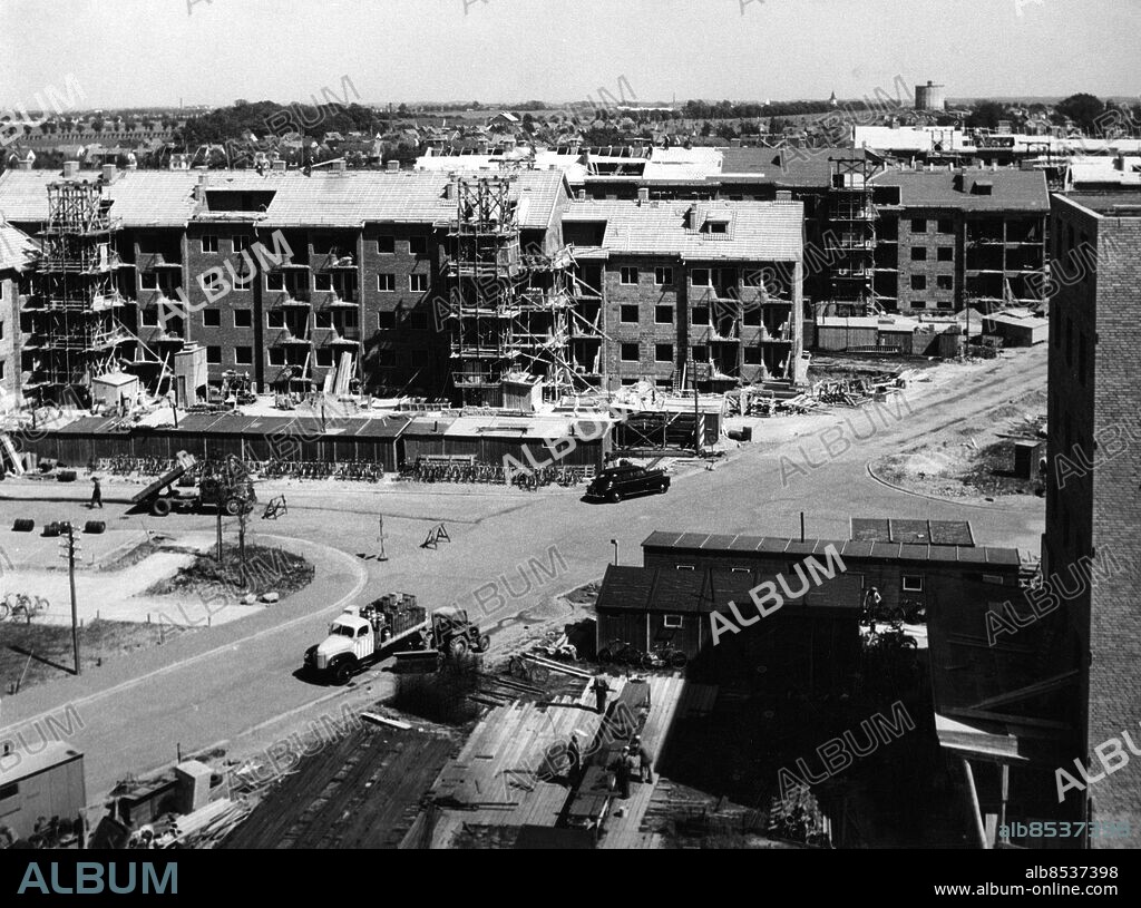 Bostadsorådet Augustenborg i Malmö med det blivande Augustenborgstorget Augustenborgsgatan Södra Grängesbergsgatan 1950.. Foto: Sydsvenskan / IBL Bildbyrå.