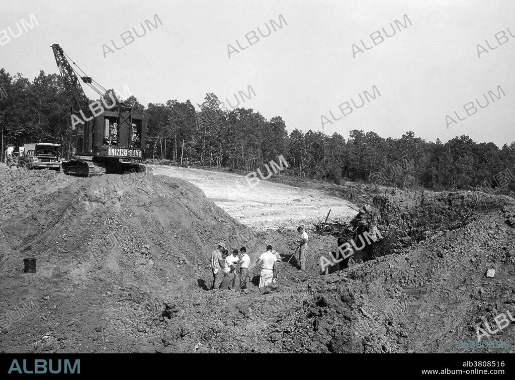 Agents digging up the remains of the three murdered civil rights workers, Andrew Goodman, James Chaney, Michael Schwerner, in the Mississippi Burning case (MIBURN) in 1964 in Meridian, Mississippi. The three men had been working with the "Freedom Summer" campaign to register African-Americans to vote. They were arrested for speeding, escorted to the local jail and held for a number of hours. They were released, but followed by law enforcement and others. Their car was pulled over, they were abducted, driven to another location, shot at close range and their bodies transported to an earthen dam and buried. Their bodies were discovered two months later thanks to a tip-off. During the investigation it emerged that members of the local White Knights of the KKK, the Neshoba County Sheriff's Office and the Mississippi Police Department were involved in the incident.