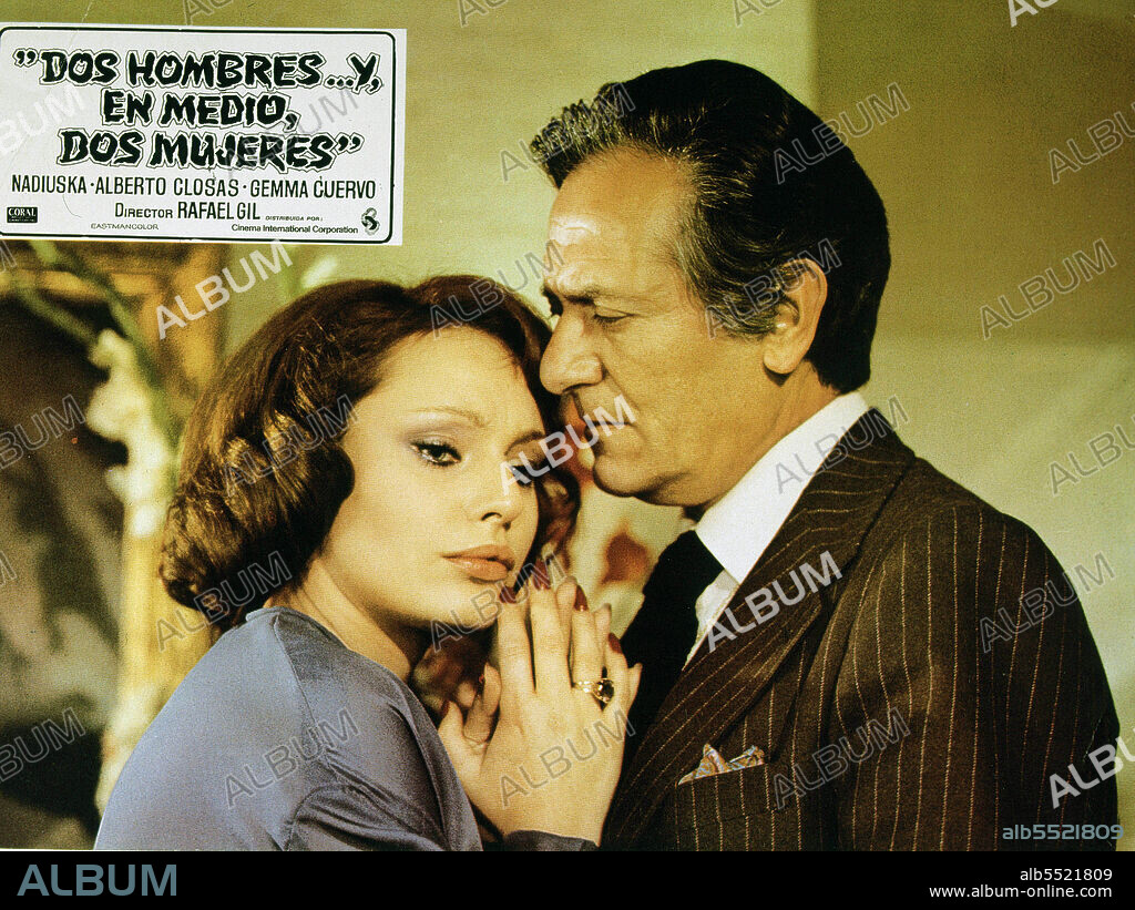 PELICULA : DOS HOMBRES Y EN MEDIO DOS MUJERES , 1976. DIRECTOR , RAFAEL GIL. ACTORES , NADIUSKA , ALBERTO CLOSAS.