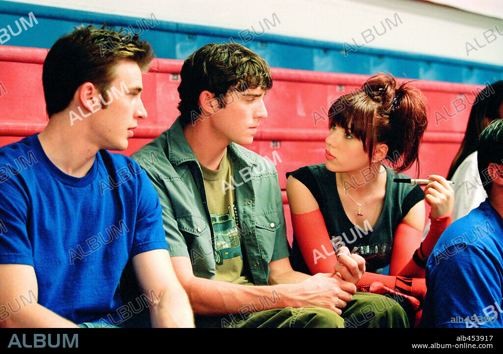 BRYAN GREENBERG, CHRIS EVANS and SCARLETT JOHANSSON in THE PERFECT SCORE, 2004, directed by BRIAN ROBBINS. Copyright PARAMOUNT PICTURES / CURRAN, DOUGLAS.
