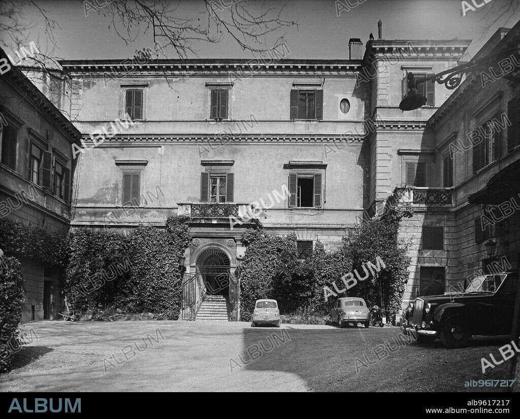 Palazzo Orsini, residence of the British ambassador to the Holy See, Rome, Italy, 1961. View of the front entrance to the building, photographed for the Ministry of Public Building and Works.