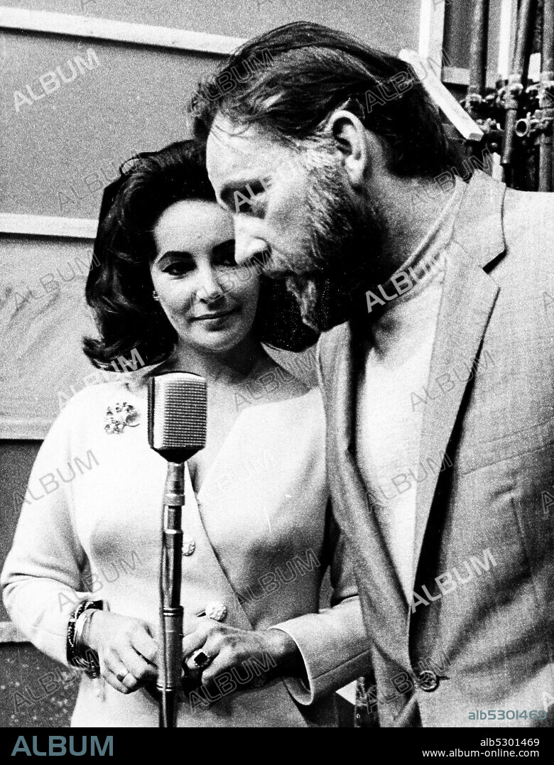 Elizabeth taylor. richard burton. 1966. (Photo by: Marka/Universal Images Group via Getty Images).
