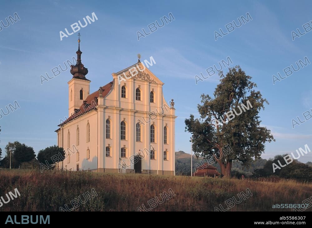 Limbach bei Haßfurt (Unterfranken, Bayern), Wallfahrtskirche Maria Limbach (Maria Heimsuchung), (erbaut 1751-55; Arch.: Balthasar Neumann). Außenansicht von Nordosten. Foto.