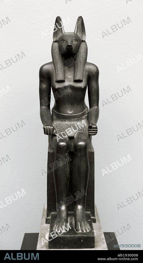 ARTE EGIPCIO. EGIPTO. ESTATUA DEL DIOS ANUBIS con cabeza de chacal. Procedencia desconocida. Bronce. Probablemente de la XXVI Dinastía. 664-525 a. C. Imperio Antiguo. Museo Carlsberg Glyptotek. Copenhague. Dinamarca.