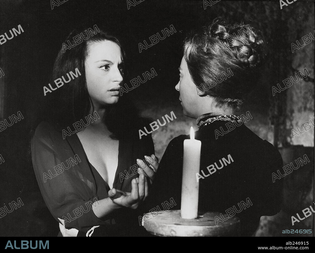 ADRIANA AMBESI y NELA CONJIU en LA MALDICION DE KARSTEIN, 1964. Copyright HISPAMER FILMS P.C./ MEC Cin.