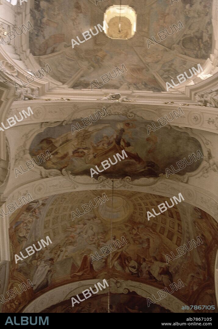 FRESCOS DE LA IGLESIA BARROCA SAN NICOLAS CONSTRUIDA EN EL SIGLO XVIII.
