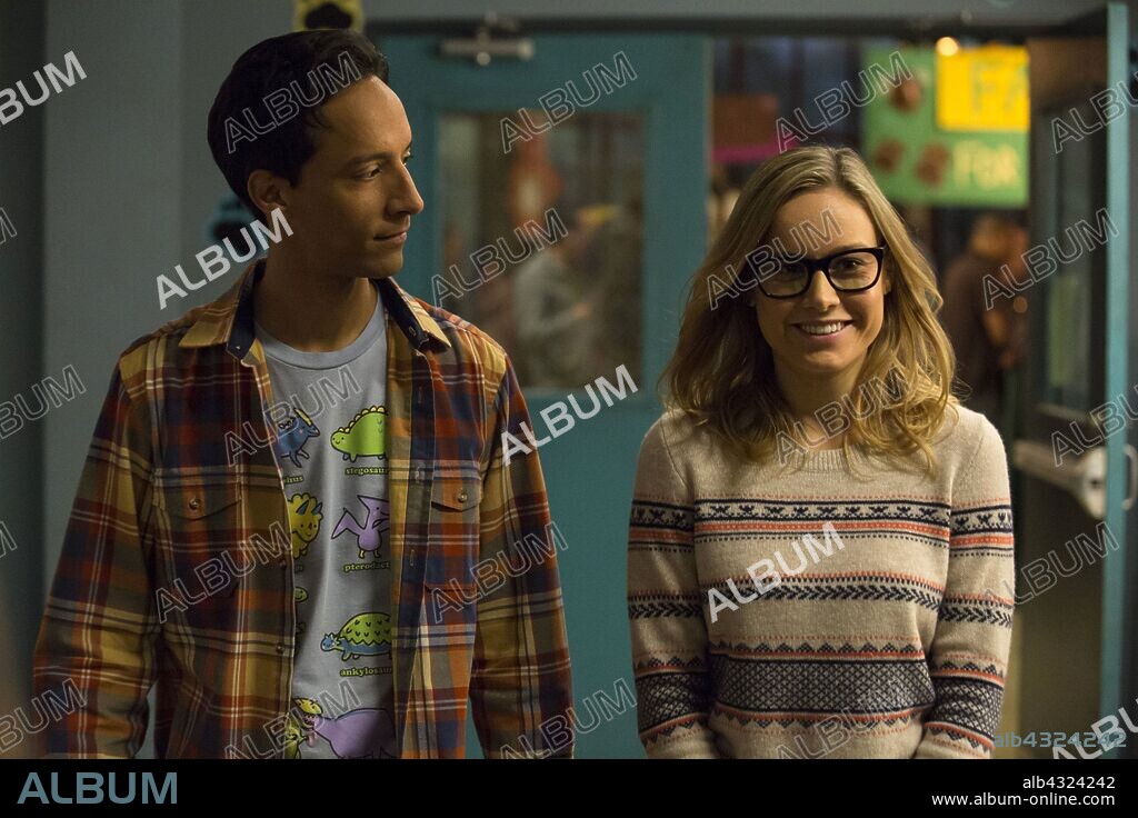 BRIE LARSON et DANNY PUDI dans COMMUNITY, 2009, réalisé par JOE RUSSO. Copyright UNIVERSAL MEDIA STUDIOS.