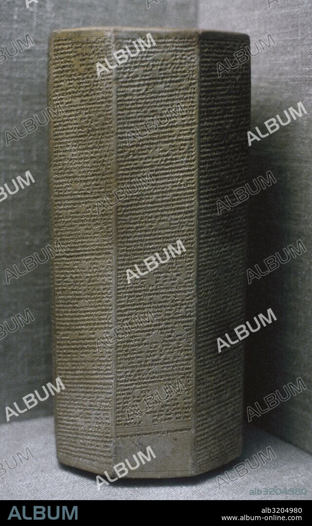 The Taylor Prism. The Sennacherib Prism. Library of Ashurbanipal. Hexagonal clay prism foundation record list campaigns of Sennacherib until the start f his final war againts Babylon, and includes a discription of the tribute received from Hezekiah, King of Judah in 701 BC. Neo-Assyrian. Date. 691 BC. Iraq. British Museum. Londres. United Kingdom.