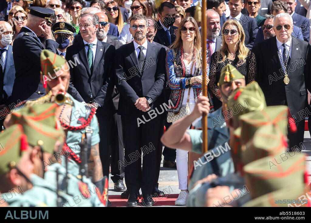 April 14, 2022: Malaga, Spain: ANTONIO BANDERAS enjoys Holy Thursday with his girlfriend Nicole Kimpel. Thus the Legionaries have raised the Christ of Mena during his transfer on Holy Thursday of Malaga 2022. (Credit Image: © Lorenzo Carnero/ZUMA Press Wire).