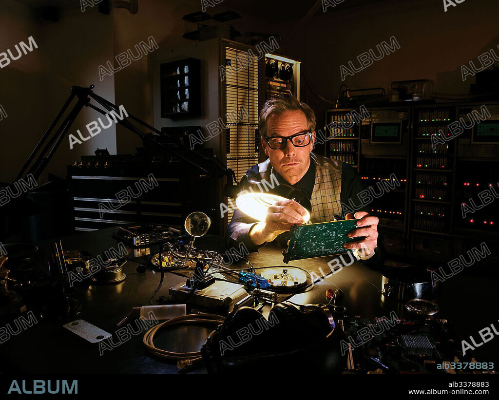 BILL IRWIN in LEGION, 2017, directed by DENNIE GORDON and LARYSA KONDRACKI. Copyright 20TH CENTURY FOX TV/26 KEYS PROD/BAD HAT HARRY PROD/MARVEL.
