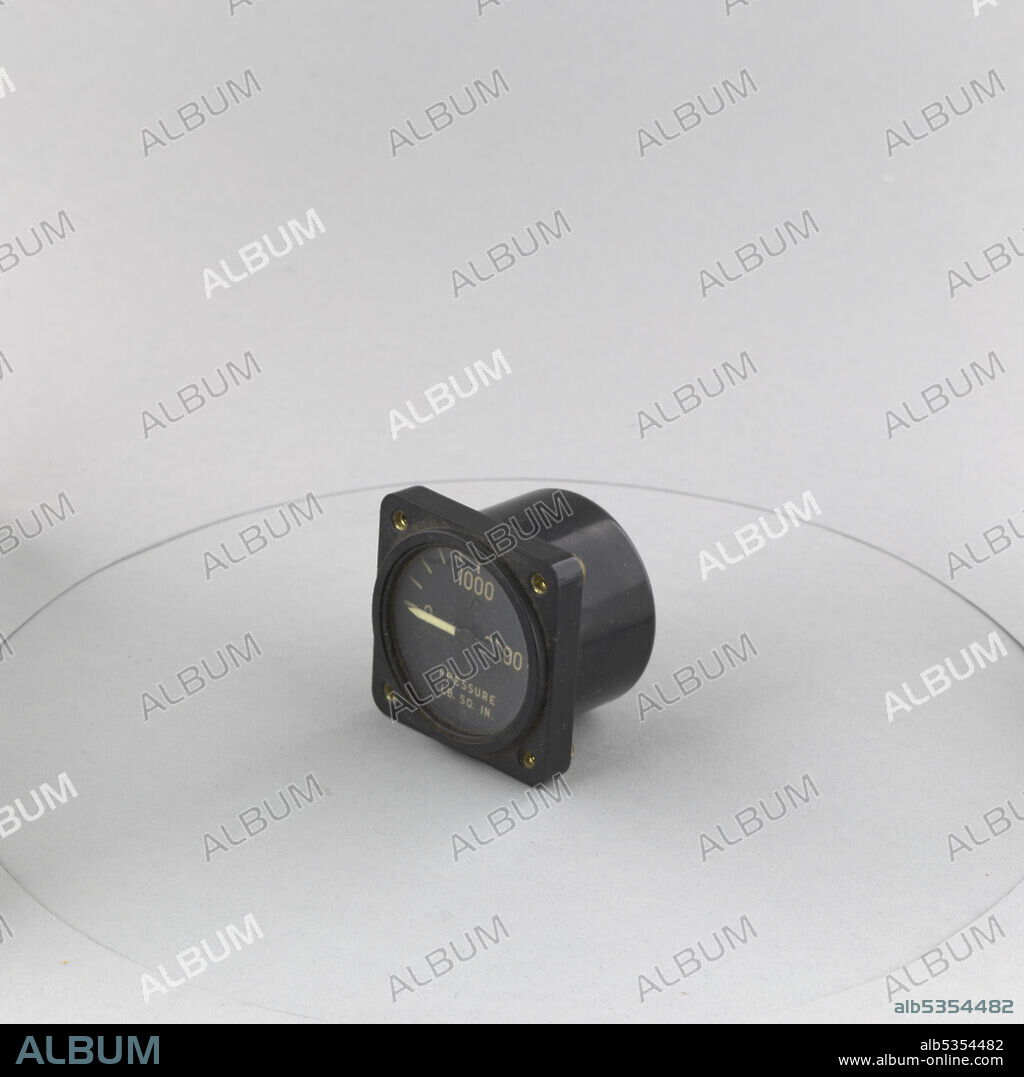 ELECTRIC AUTO-LITE CO.. Face 2 1/4 diameter; black with white numbers; 0-2000 psi; 1-fitting on rear.